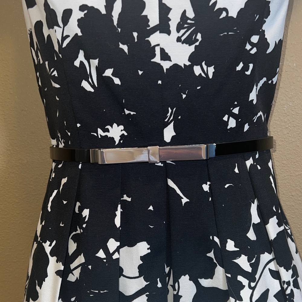 White House Black Market Floral Fit & Flare Mini Dress SZ 2 B&W Sleeveless - Picture 4 of 16